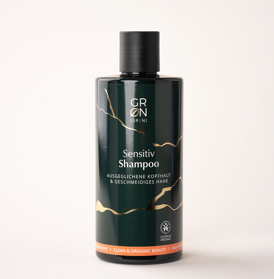 Flasche des Shampoo Sensitiv mit Mexikanischer Duftnessel und Aloe Vera-Saft; beruhigt empfindliche Kopfhaut, spendet Feuchtigkeit und macht das Haar geschmeidig