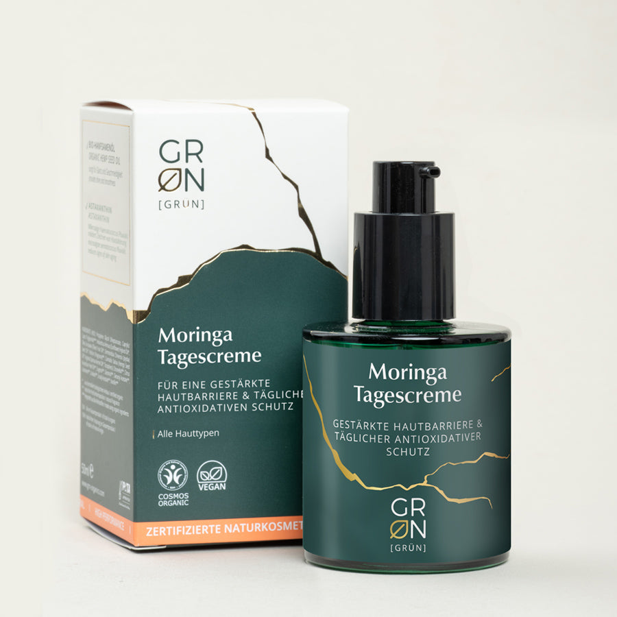 Moringa Tagescreme mit Astaxanthin, Bio-Kirschkernöl und Cacayöl in Umverpackung für strahlend gepflegte Haut