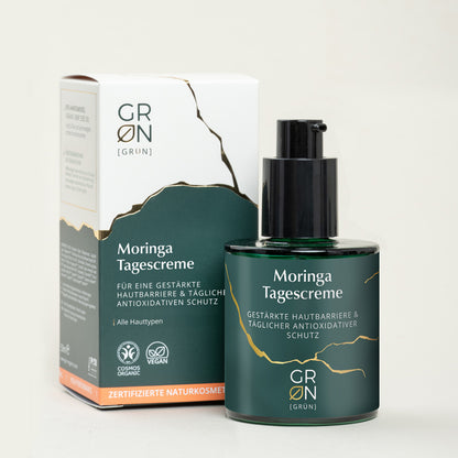 Moringa Tagescreme mit Astaxanthin, Bio-Kirschkernöl und Cacayöl in Umverpackung für strahlend gepflegte Haut