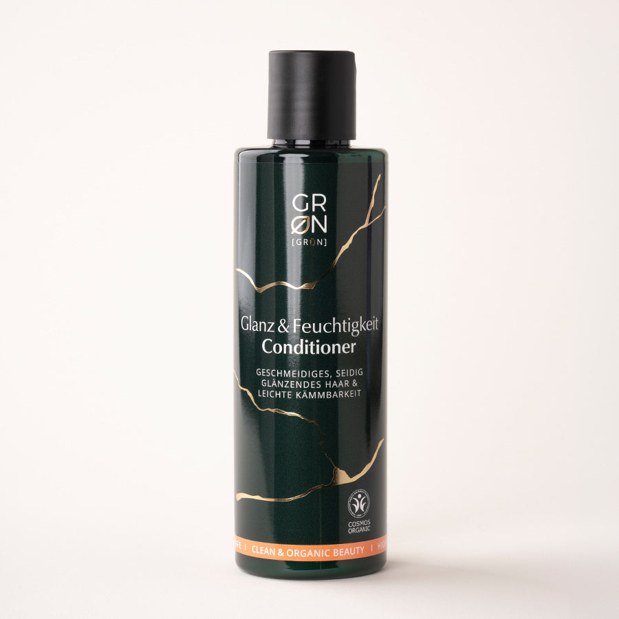 Flasche des Conditioners mit Japanwachs, Meereskiefernextrakt und Betain; pflegt, spendet Feuchtigkeit, reduziert Frizz und sorgt für glänzendes, geschmeidiges Haar